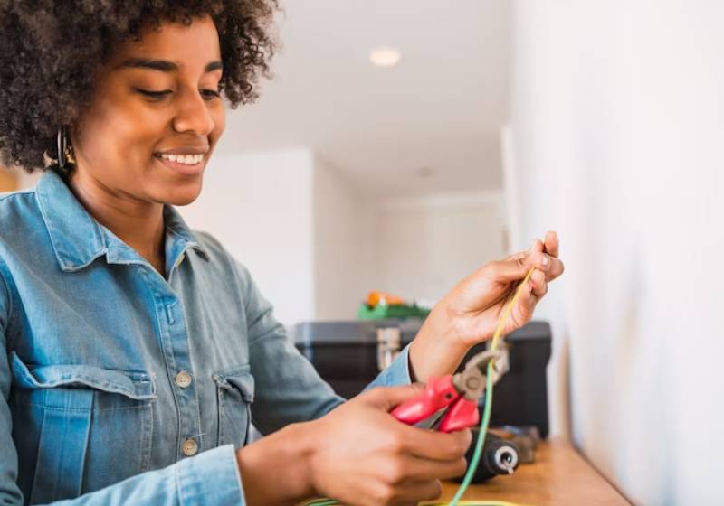 Modelo contando um fio