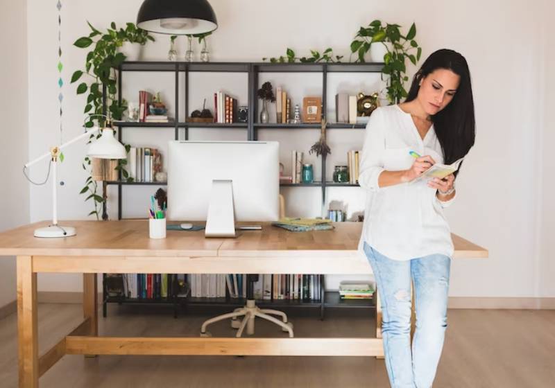 Modelo em costada na mesa realizado anotaçôes