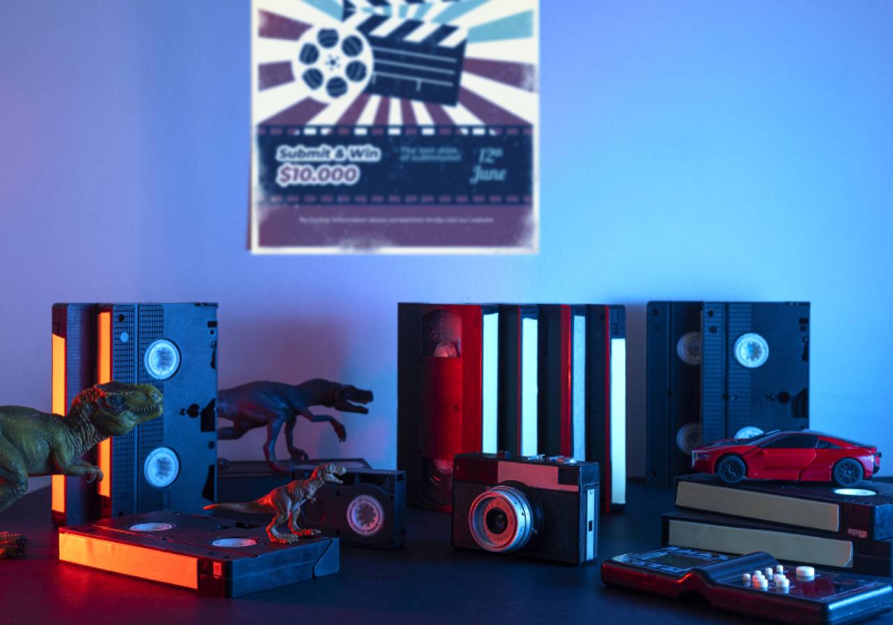 Mesa com vario itens de decoração