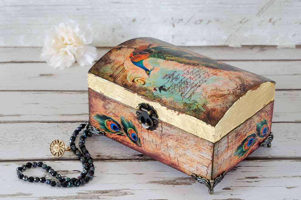 Porta joias de maidera decorado com pintura